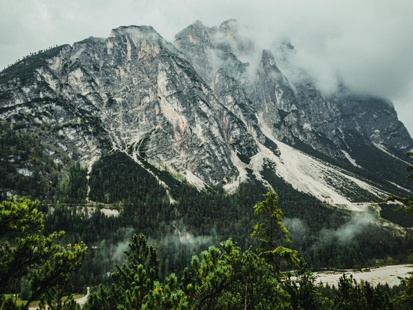 Où peut-on louer une villa en Sardaigne avec des cours de cuisine et des excursions en bateau?