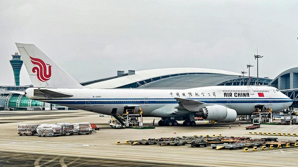 Quels conseils pour organiser un séjour en Bretagne avec des ateliers de sculpture sur bois et des balades à vélo?